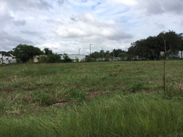 Columbus Broadway Industrial Landing: 6222 East Columbus Drive, Tampa, FL 33619